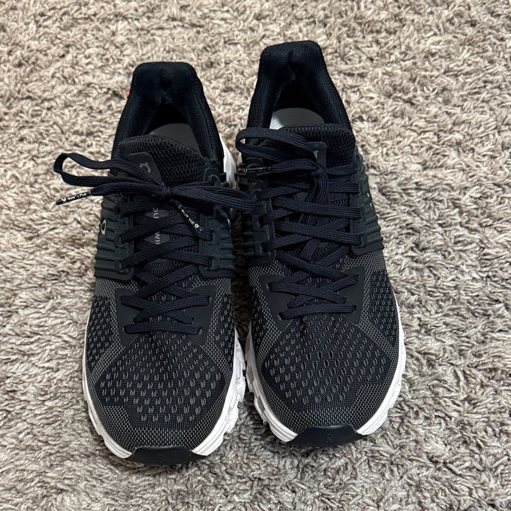Black Athletic Shoes - on clouds / on running size 7.5